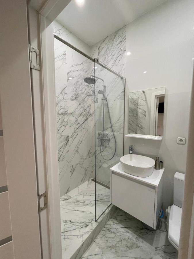 Apartment квартира-студія подобово на вулиці городоцька 102