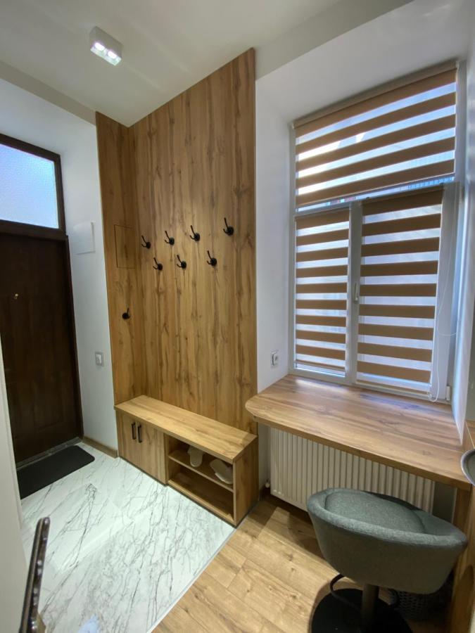 Apartment квартира-студія подобово на вулиці городоцька 102 *